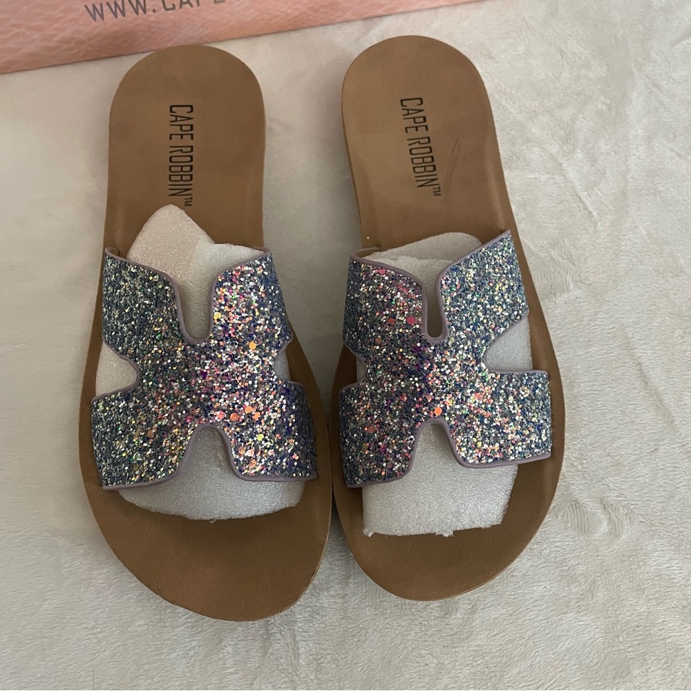 Cape Robbin purple “Blazing Star”slides size 7